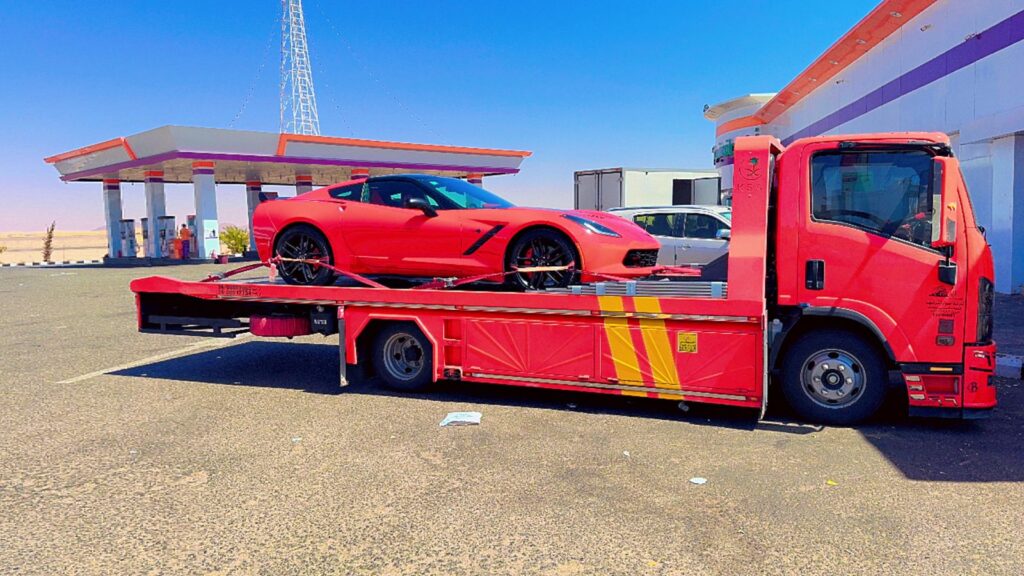 سطحة غرب الرياض لنقل السيارات الفاخرة والرياضية بسرعة وأمان