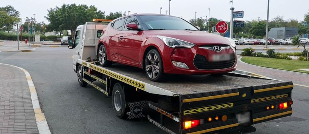 سطحة هيدروليك الرياض تنقل سيارة فاخرة بأمان