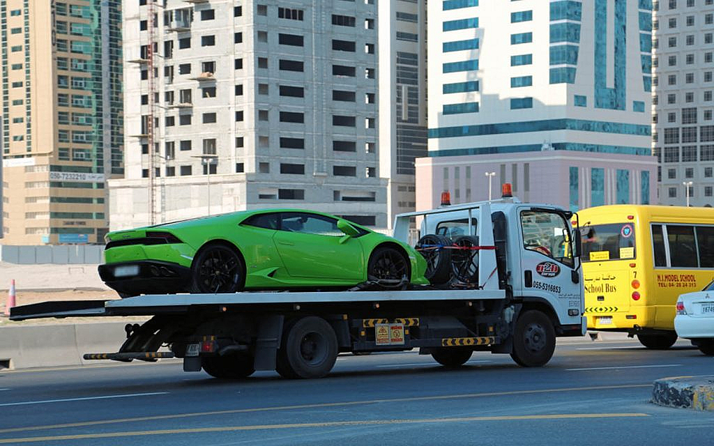 تحميل سيارة عبر سطحة هيدروليك الرياض بطريقة احترافية

