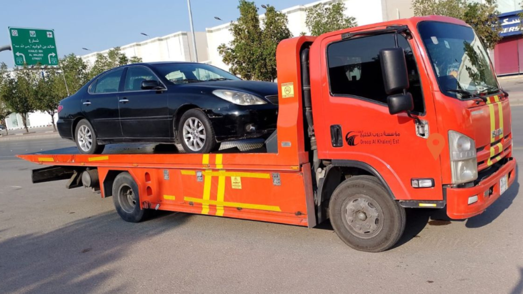 تحميل سيارة عبر سطحة هيدروليك الرياض بأمان
