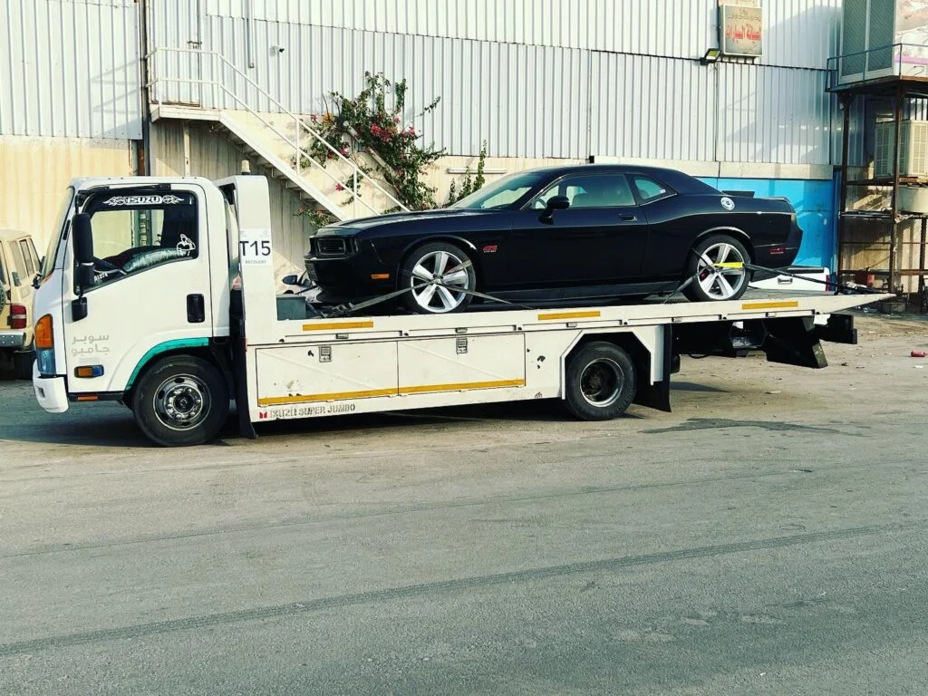 سطحة هيدروليك جدة للرياض تنقل سيارة فاخرة بأمان