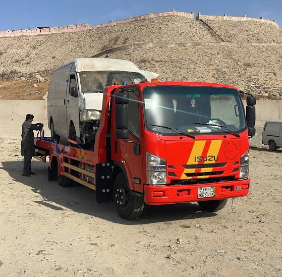خدمة سطحة هيدروليك في الرياض لنقل السيارات المتعطلة